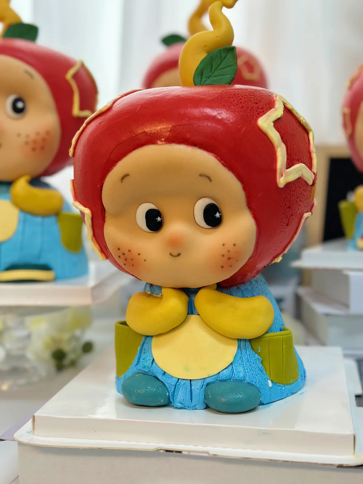 红色苹果造型的立体蛋糕练习作品